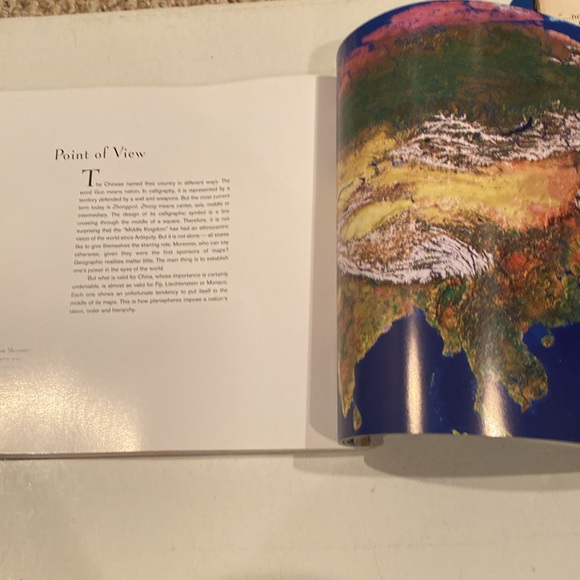 “Mapping the World, Stories of Geography,” oversized stiff soft cover - Picture 3 of 3